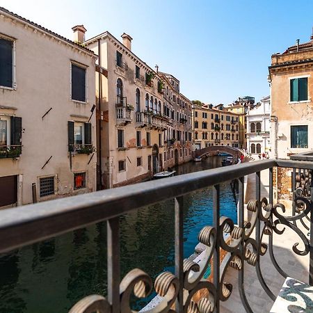 Ln Luxe Apartment Venice Canal View מראה חיצוני תמונה