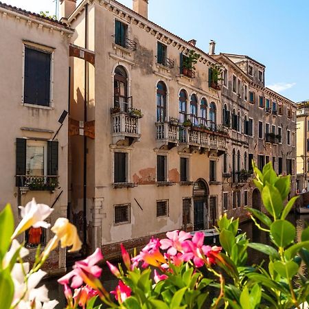 Ln Luxe Apartment Venice Canal View מראה חיצוני תמונה