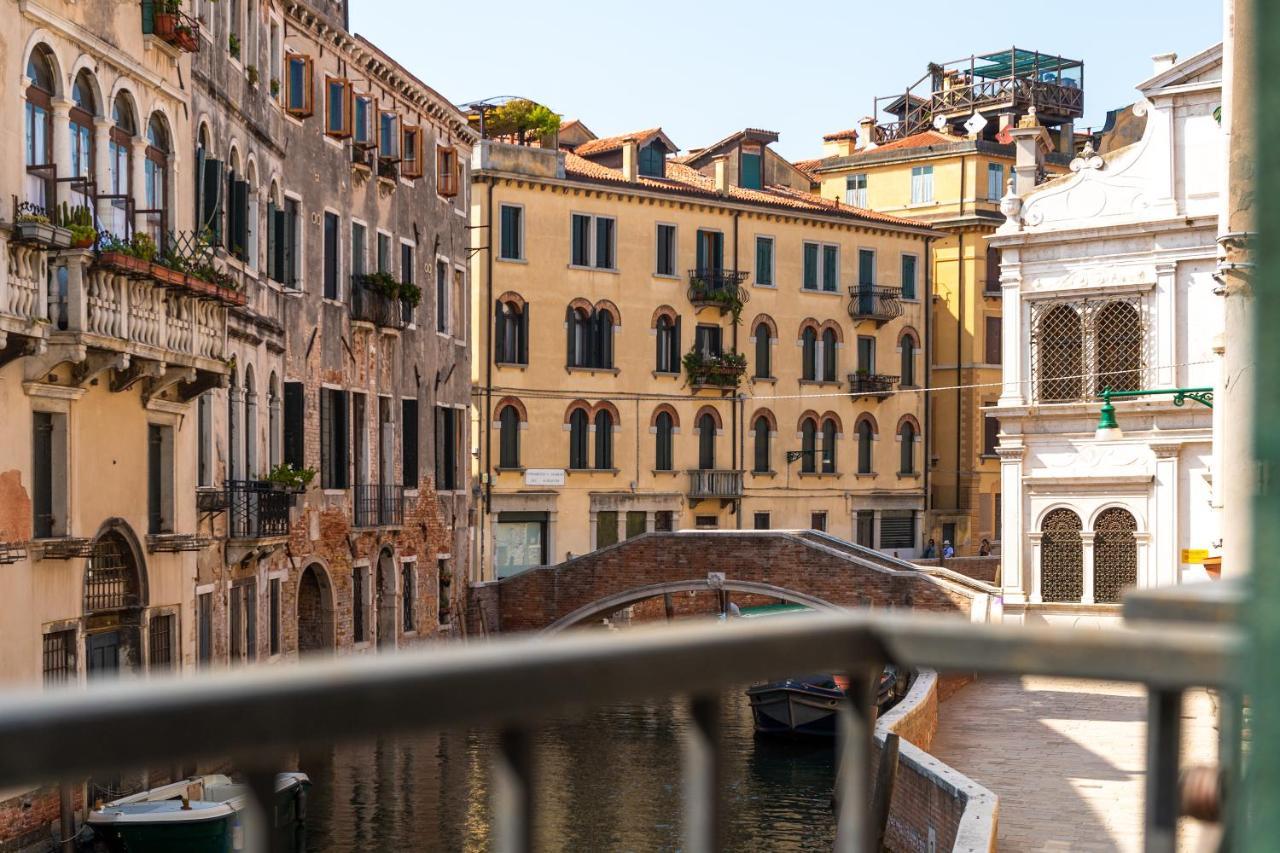 Ln Luxe Apartment Venice Canal View מראה חיצוני תמונה